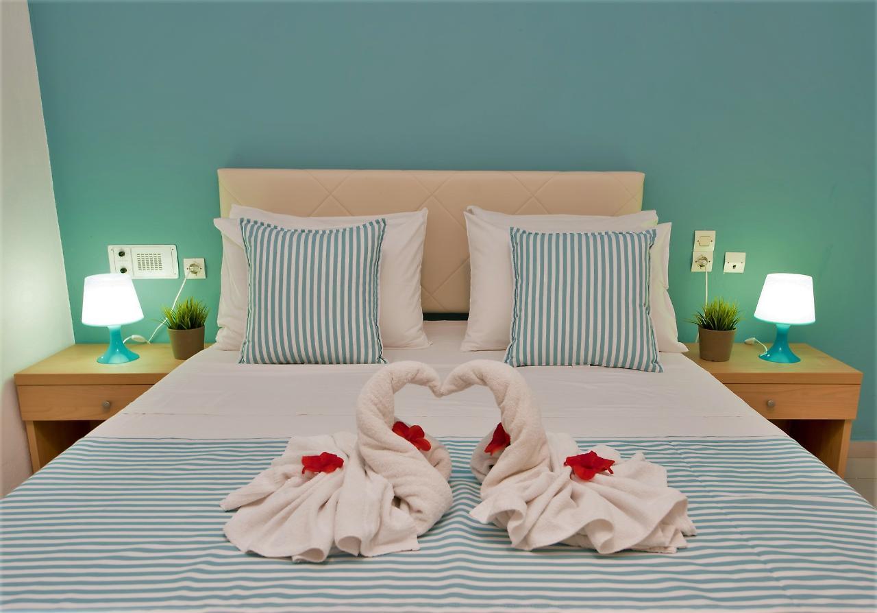 Sunshine Village Hotel (Adults Only) Hersonissos  Esterno foto